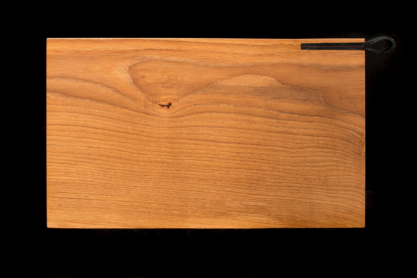 Ozolkoka dēlis ar ādas rokturi iekšpusē